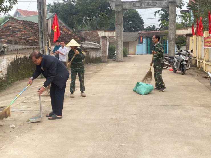 Bất Bạt - TP Hà Nội: Hơn 500 cán bộ, đảng viên, nhân dân tham gia tổng vệ sinh môi trường- Ảnh 2.