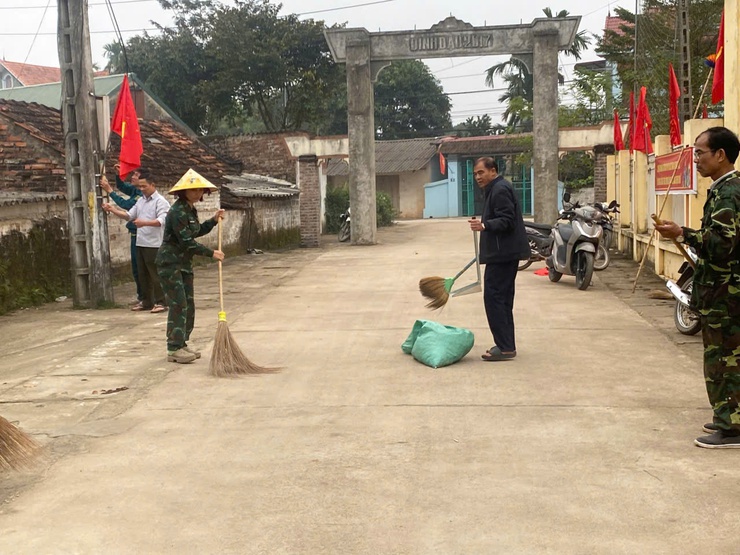 Bất Bạt - TP Hà Nội: Hơn 500 cán bộ, đảng viên, nhân dân tham gia tổng vệ sinh môi trường- Ảnh 3.