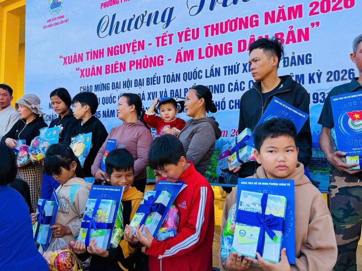 ĐOÀN TNCS HỒ CHÍ MINH PHƯỜNG GIẢNG VÕ LAN TỎA YÊU THƯƠNG TRONG CHƯƠNG TRÌNH "XUÂN TÌNH NGUYỆN - TẾT YÊU THƯƠNG NĂM 2026", "XUÂN BIÊN PHÒNG - ẤM LÒNG DÂN BẢN"- Ảnh 4.