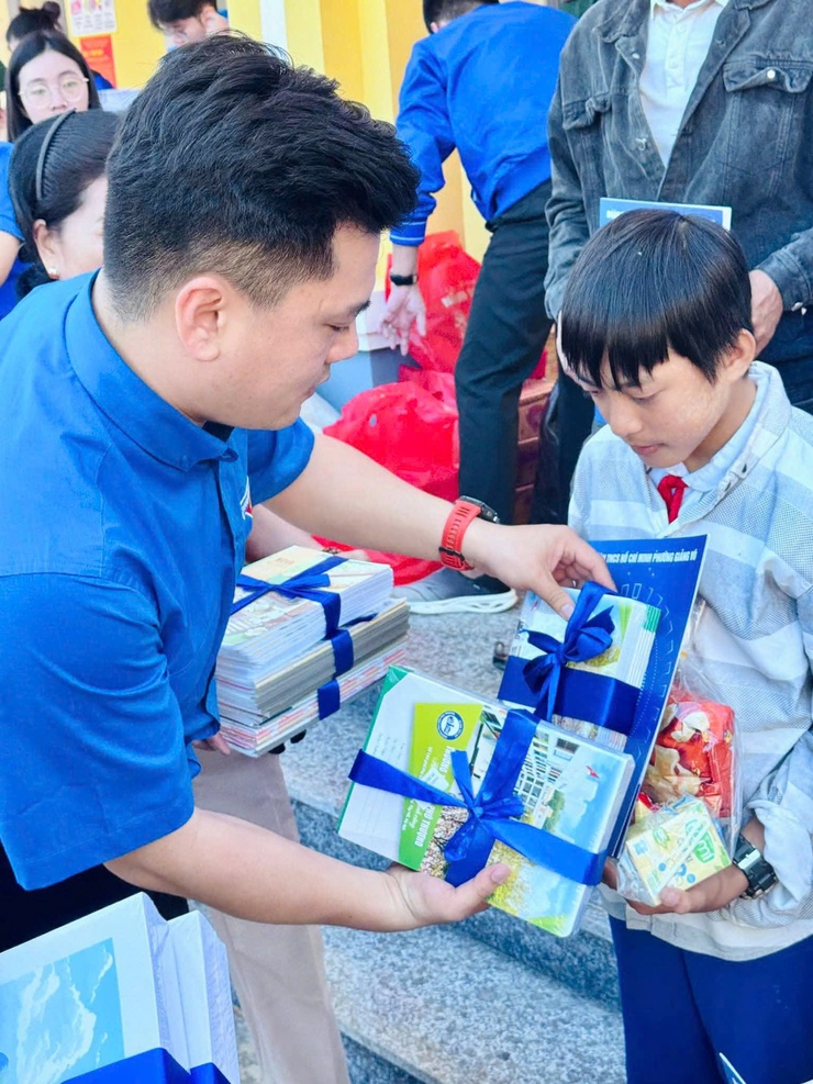 ĐOÀN TNCS HỒ CHÍ MINH PHƯỜNG GIẢNG VÕ LAN TỎA YÊU THƯƠNG TRONG CHƯƠNG TRÌNH "XUÂN TÌNH NGUYỆN - TẾT YÊU THƯƠNG NĂM 2026", "XUÂN BIÊN PHÒNG - ẤM LÒNG DÂN BẢN"- Ảnh 6.