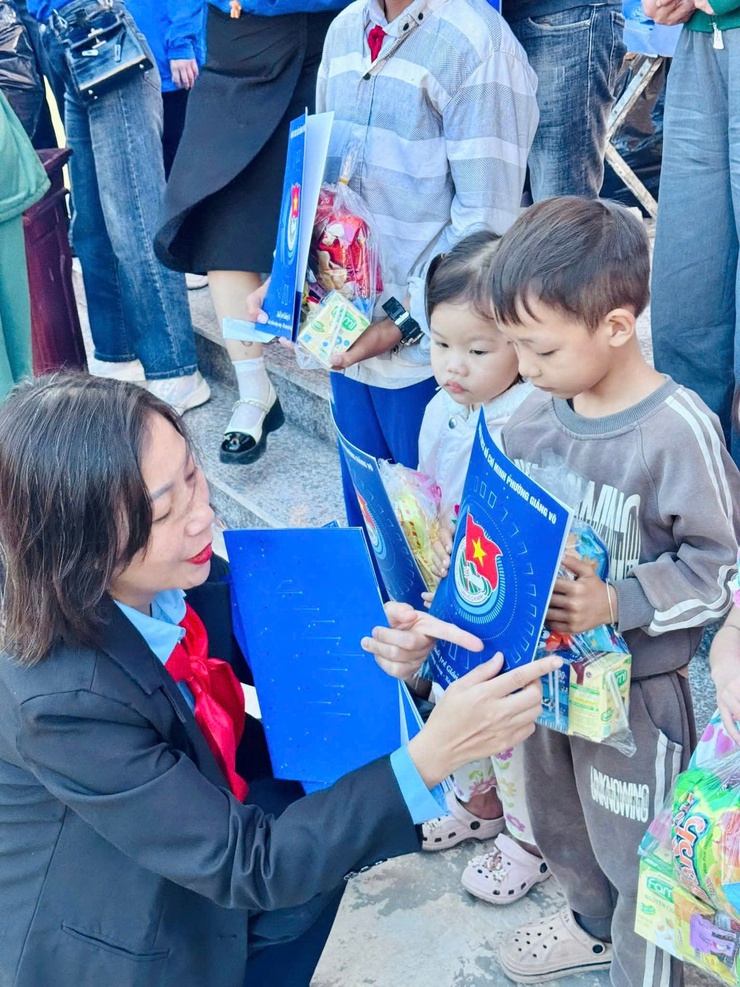 ĐOÀN TNCS HỒ CHÍ MINH PHƯỜNG GIẢNG VÕ LAN TỎA YÊU THƯƠNG TRONG CHƯƠNG TRÌNH "XUÂN TÌNH NGUYỆN - TẾT YÊU THƯƠNG NĂM 2026", "XUÂN BIÊN PHÒNG - ẤM LÒNG DÂN BẢN"- Ảnh 7.