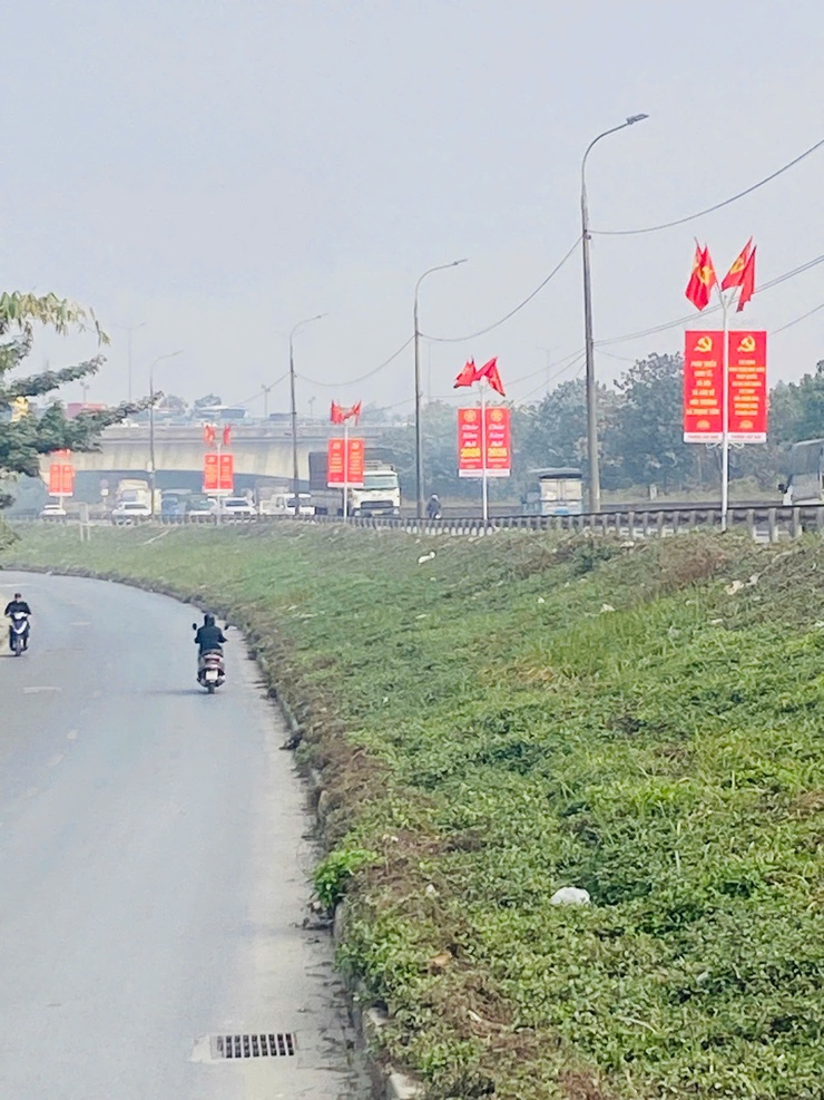 PHƯỜNG LĨNH NAM: TRIỂN KHAI CÔNG TÁC TUYÊN TRUYỀN, CỔ ĐỘNG TRỰC QUAN CHÀO MỪNG ĐẠI HỘI ĐẠI BIỂU  TOÀN QUỐC LẦN THỨ XIV XỦA ĐẢNG.- Ảnh 7.