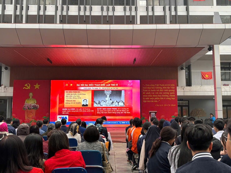 Đoàn TNCS Hồ Chí Minh phường Phú Thượng trang trọng tổ chức Lễ chào cờ chào mừng Đại hội Đại biểu toàn quốc lần thứ XIV của Đảng- Ảnh 2.