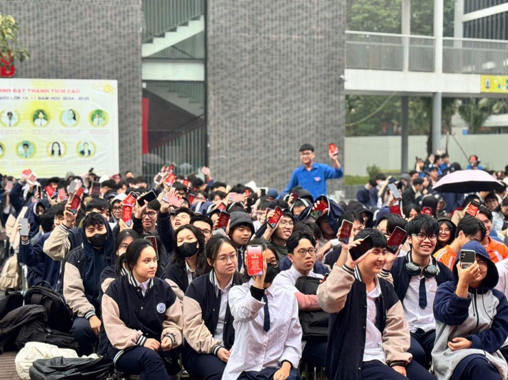 Đoàn TNCS Hồ Chí Minh phường Phú Thượng trang trọng tổ chức Lễ chào cờ chào mừng Đại hội Đại biểu toàn quốc lần thứ XIV của Đảng- Ảnh 3.