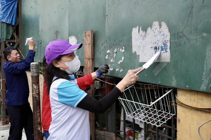 Phường Hồng Hà ra quân đảm bảo trật tự đô thị, vệ sinh môi trường chào mừng Đại hội XIV của Đảng- Ảnh 4.