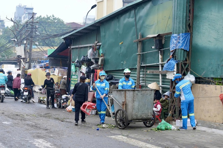 Phường Hồng Hà ra quân đảm bảo trật tự đô thị, vệ sinh môi trường chào mừng Đại hội XIV của Đảng- Ảnh 5.