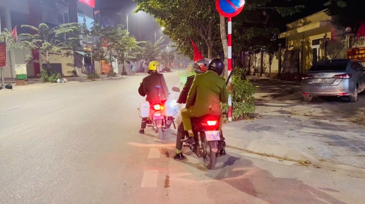 CÔNG AN XÃ VÂN ĐÌNH TỔ CHỨC TUẦN TRA ĐÊM BẢO ĐẢM AN NINH TRẬT TỰ PHỤC VỤ ĐẠI HỘI ĐẢNG TOÀN QUỐC LẦN THỨ XIV- Ảnh 3.