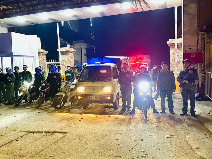 CÔNG AN XÃ VÂN ĐÌNH TỔ CHỨC TUẦN TRA ĐÊM BẢO ĐẢM AN NINH TRẬT TỰ PHỤC VỤ ĐẠI HỘI ĐẢNG TOÀN QUỐC LẦN THỨ XIV- Ảnh 1.