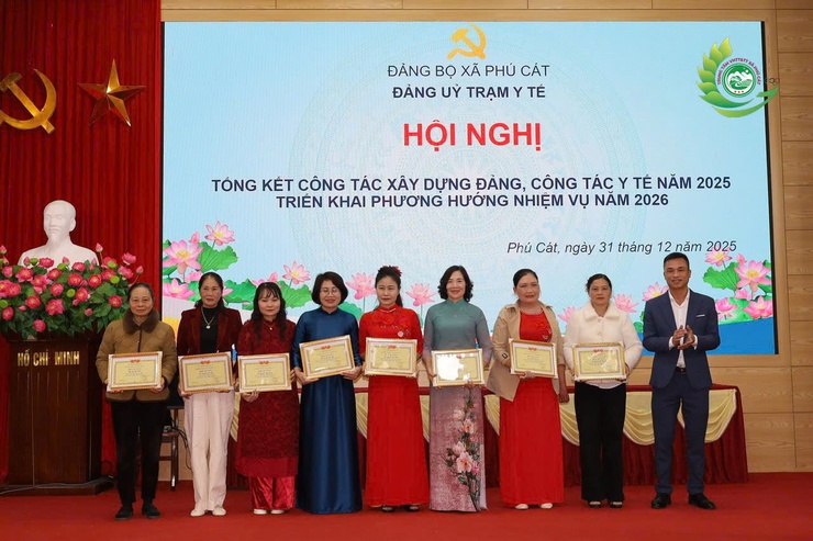 Hội nghị tổng kết công tác Đảng, công tác y tế năm 2025 và triển khai nhiệm vụ năm 2026 của Trạm Y tế xã Phú Cát- Ảnh 12.