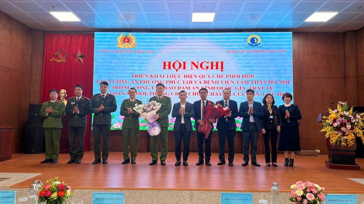 Triển khai Quy chế phối hợp giữa Công an phường Phúc Lợi và Bệnh viện Tâm thần Hà Nội: Tăng cường bảo đảm an ninh, an toàn tại cơ sở y tế- Ảnh 4.