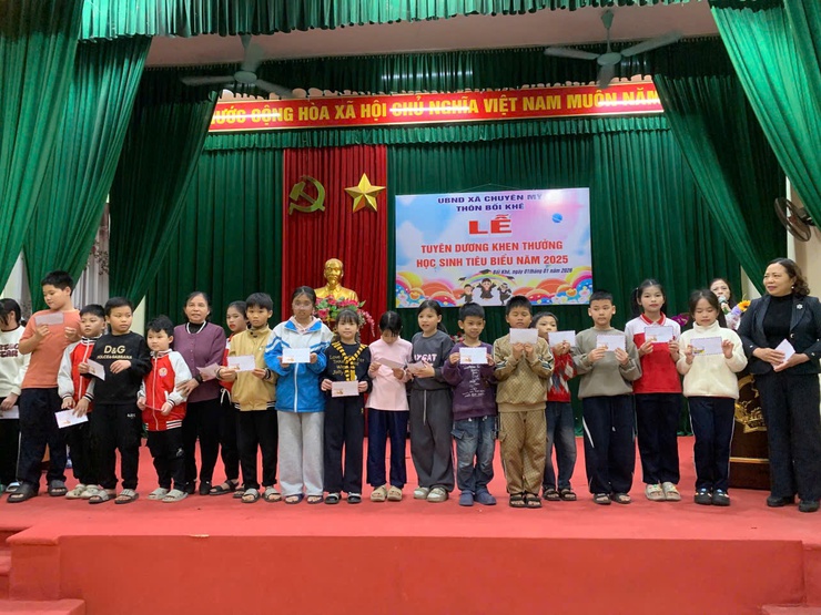 Thôn Bối Khê rộn ràng Lễ phát thưởng khuyến học ngày đầu năm mới Bính Ngọ 2026
- Ảnh 5.