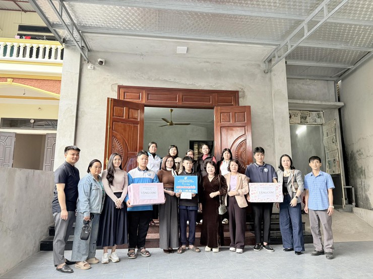 TRAO TẶNG KINH PHÍ CHƯƠNG TRÌNH “MẸ ĐỠ ĐẦU” CHO TRẺ EM MỒ CÔI TẠI THÔN TRUNG, XÃ NỘI BÀI- Ảnh 1.