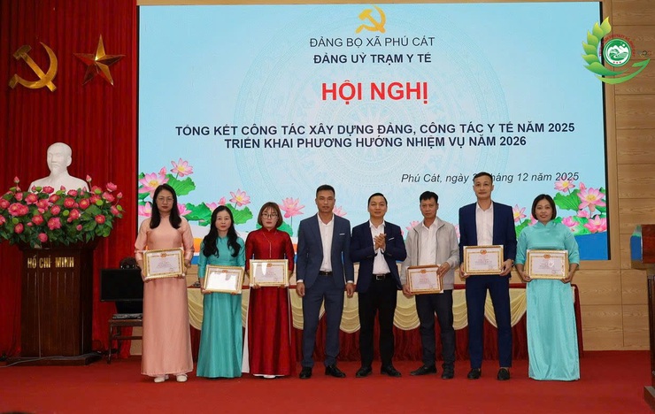 Hội nghị tổng kết công tác Đảng, công tác y tế năm 2025 và triển khai nhiệm vụ năm 2026 của Trạm Y tế xã Phú Cát- Ảnh 9.