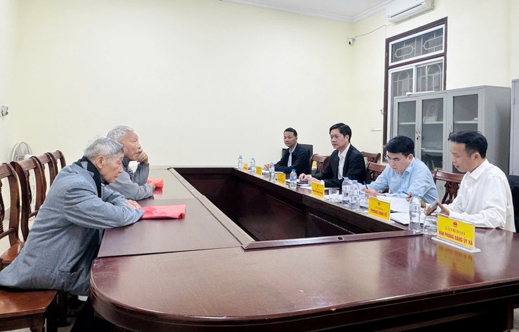 Đồng chí Bí thư Đảng uỷ, Chủ tịch HĐND xã tiếp công dân định kỳ tháng 12/2025- Ảnh 2.