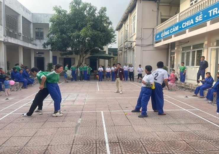 Ấm áp, vui tươi từ các hoạt động chào đón Tết Dương lịch 2026 tại Trung tâm Công tác xã hội và Quỹ Bảo trợ trẻ em Hà Nội
- Ảnh 1.