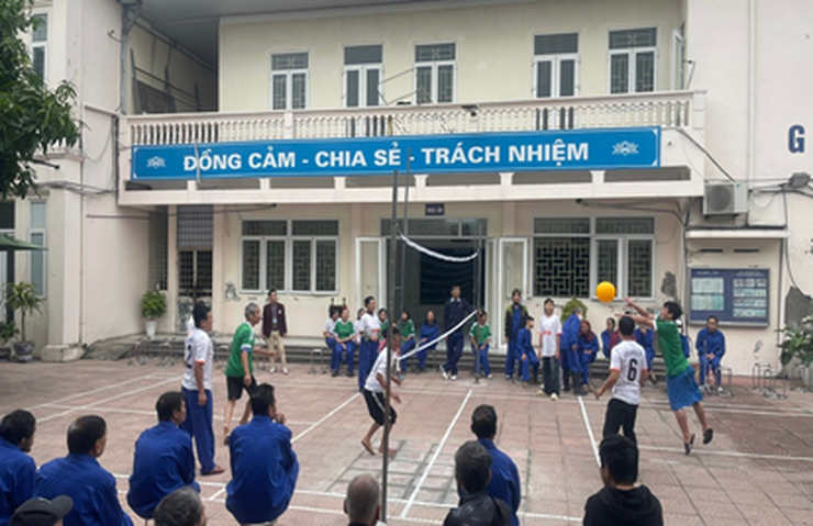 Ấm áp, vui tươi từ các hoạt động chào đón Tết Dương lịch 2026 tại Trung tâm Công tác xã hội và Quỹ Bảo trợ trẻ em Hà Nội
- Ảnh 2.