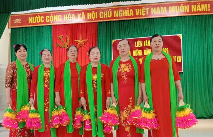 Ứng Hòa hỗ trợ 188,5 triệu đồng cho các thôn tổ chức   hoạt động văn hóa, văn nghệ chào năm mới 2026- Ảnh 20.