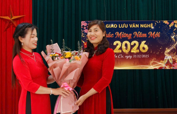 Ứng Hòa hỗ trợ 188,5 triệu đồng cho các thôn tổ chức   hoạt động văn hóa, văn nghệ chào năm mới 2026- Ảnh 24.