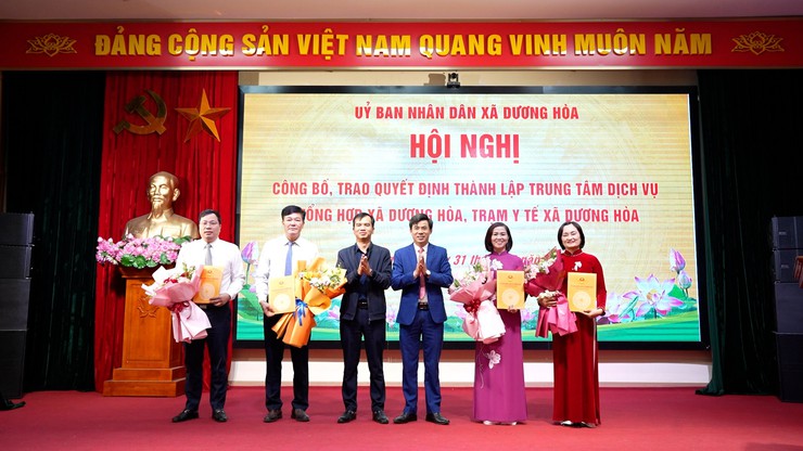 Hội nghị công bố Quyết định thành lập Trung tâm Dịch vụ tổng hợp  và Trạm Y tế xã Dương Hoà- Ảnh 7.