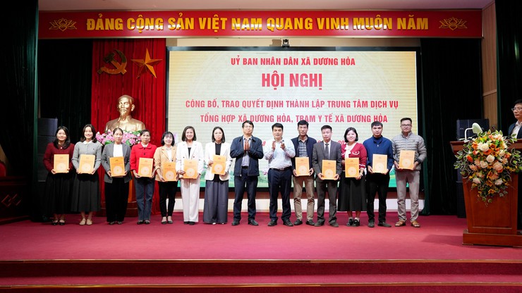 Hội nghị công bố Quyết định thành lập Trung tâm Dịch vụ tổng hợp  và Trạm Y tế xã Dương Hoà- Ảnh 8.