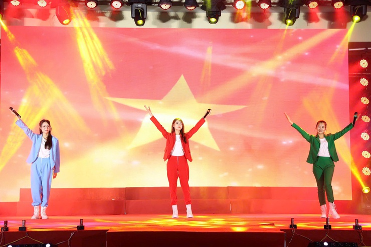 Xã Thiên Lộc tổ chức chương trình nghệ thuật chào năm mới 2026 "Bản hòa ca mùa Xuân"- Ảnh 9.