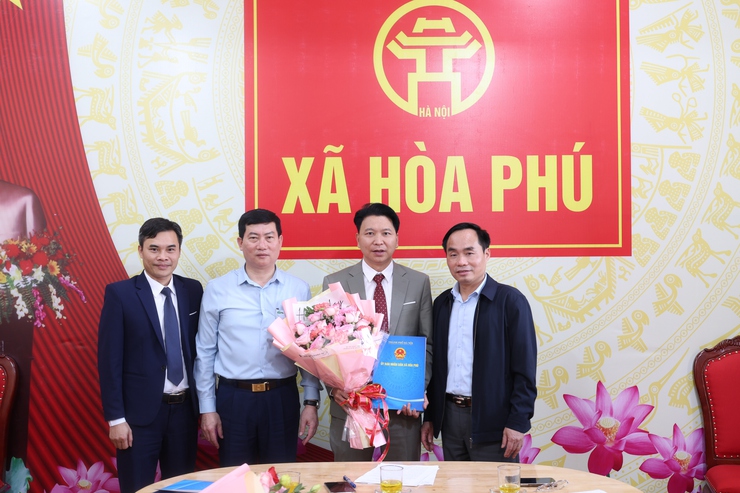 UBND xã Hòa Phú tổ chức hội nghị công bố quyết định tổ chức lại Trạm Y tế xã và bổ nhiệm chức danh lãnh đạo, quản lý- Ảnh 4.