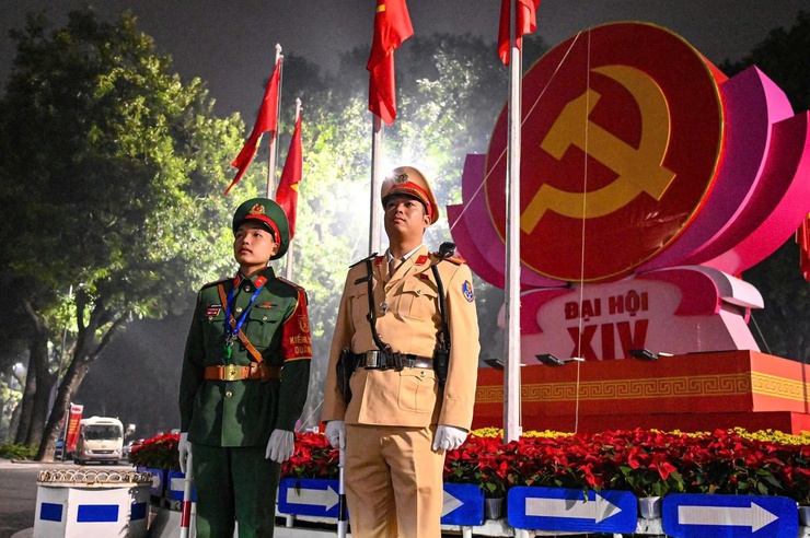 Những hình ảnh đẹp Công an Hà Nội bảo vệ tuyệt đối an toàn Đại hội Đảng- Ảnh 1.