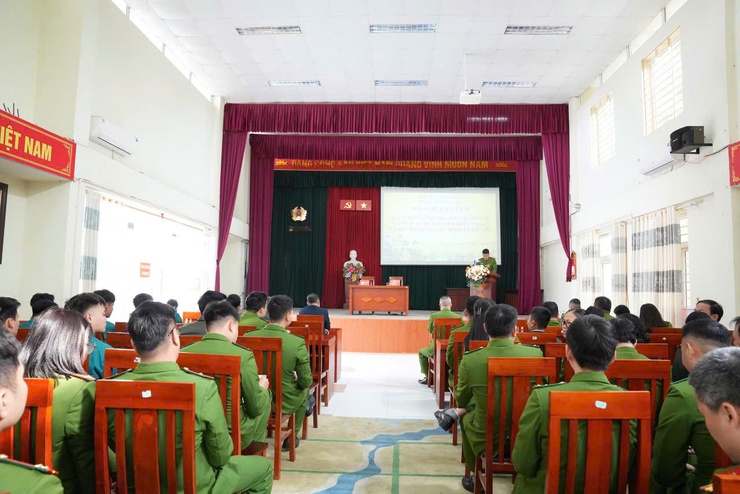 Công an xã Hồng Vân và Ban chỉ huy quân sự xã: Hội nghị liên tịch lấy ý kiến cử tri nơi công tác đối với người được dự kiến giới thiệu ứng cử Đại biểu HĐND xã, nhiệm kỳ 2026 -2031- Ảnh 1.