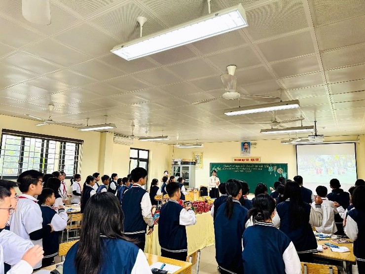 Nhóm Toán 7 - Trường THCS Linh Đàm tổ chức thành công chuyên đề “Sử dụng máy tính cầm tay giải toán – Vận dụng vào chủ đề Một số hình thức khuyến mãi trong kinh doanh”- Ảnh 2.