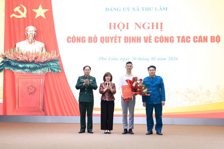 ĐẢNG ỦY XÃ THƯ LÂM CÔNG BỐ QUYẾT ĐỊNH VỀ CÔNG TÁC CÁN BỘ- Ảnh 2.