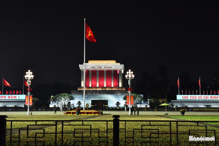 Những công trình biểu tượng tại Hà Nội lung linh trong đêm, chào mừng Đại hội XIV của Đảng- Ảnh 2.