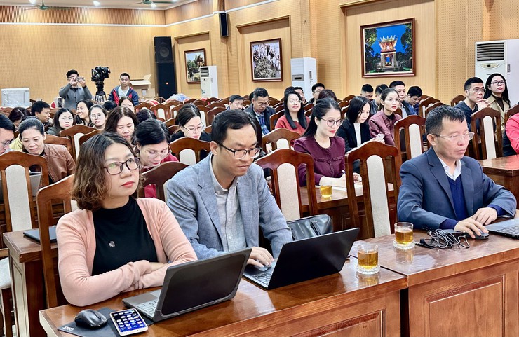 BAN CHỈ ĐẠO 57 XÃ ĐẠI THANH TẬP HUẤN CHUYỂN ĐỔI SỐ ỨNG DỤNG TRÍ TUỆ NHÂN TẠO AI TỚI TOÀN THỂ CÁN BỘ, CÔNG CHỨC, VIÊN CHỨC, NGƯỜI LAO ĐỘNG- Ảnh 4.