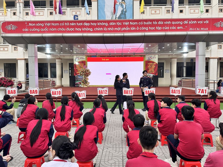 TUYÊN TRUYỀN PHỔ BIẾN GIÁO DỤC PHÁP LUẬT TẠI TRƯỜNG THCS ĐỖ NGỌC DU- Ảnh 11.