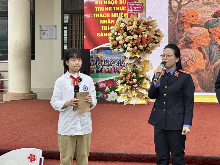 TUYÊN TRUYỀN PHỔ BIẾN GIÁO DỤC PHÁP LUẬT TẠI TRƯỜNG THCS ĐỖ NGỌC DU- Ảnh 9.