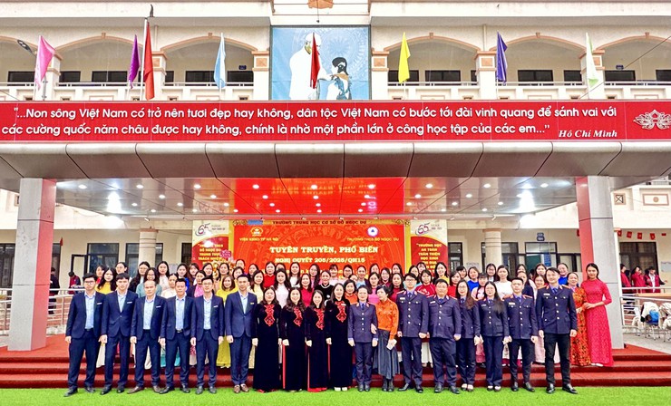 TUYÊN TRUYỀN PHỔ BIẾN GIÁO DỤC PHÁP LUẬT TẠI TRƯỜNG THCS ĐỖ NGỌC DU- Ảnh 12.