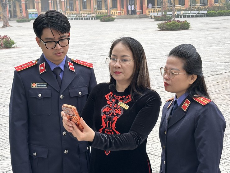 TUYÊN TRUYỀN PHỔ BIẾN GIÁO DỤC PHÁP LUẬT TẠI TRƯỜNG THCS ĐỖ NGỌC DU- Ảnh 3.