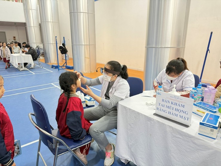 Trường Tiểu học Bùi Quốc Khái tổ chức khám sức khỏe cho học sinh- Ảnh 3.