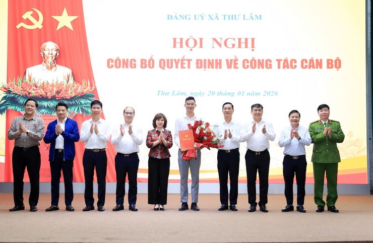 ĐẢNG ỦY XÃ THƯ LÂM CÔNG BỐ QUYẾT ĐỊNH VỀ CÔNG TÁC CÁN BỘ- Ảnh 4.