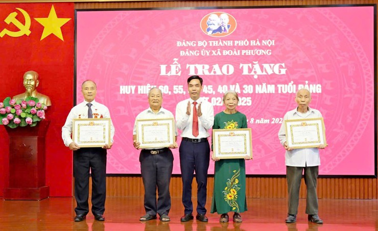 Giữ vững kỷ cương, phát huy đoàn kết, tạo nền tảng để xã Đoài Phương vững bước vào kỷ nguyên phát triển mới

- Ảnh 2.