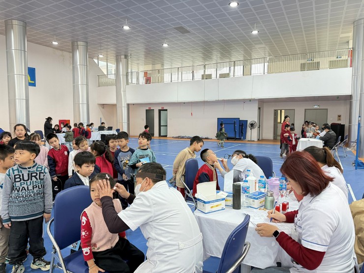 Trường Tiểu học Bùi Quốc Khái tổ chức khám sức khỏe cho học sinh- Ảnh 5.