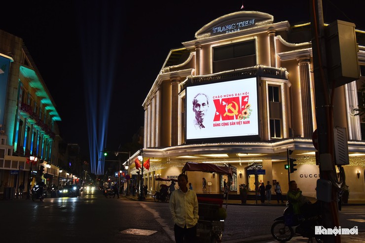 Những công trình biểu tượng tại Hà Nội lung linh trong đêm, chào mừng Đại hội XIV của Đảng- Ảnh 6.