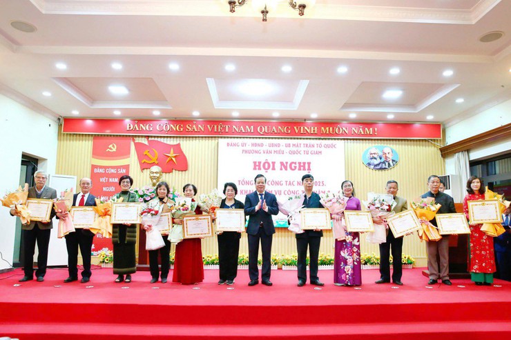 PHƯỜNG VĂN MIẾU - QUỐC TỬ GIÁM PHÁT HUY SỨC MẠNH ĐỒNG BỘ CỦA CẢ HỆ THỐNG CHÍNH TRỊ, QUYẾT TÂM HOÀN THÀNH NHIỆM VỤ NĂM 2026- Ảnh 3.