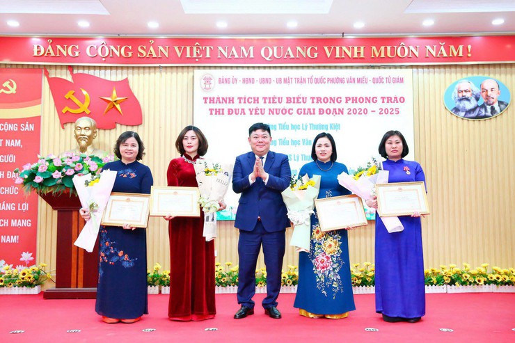 PHƯỜNG VĂN MIẾU - QUỐC TỬ GIÁM PHÁT HUY SỨC MẠNH ĐỒNG BỘ CỦA CẢ HỆ THỐNG CHÍNH TRỊ, QUYẾT TÂM HOÀN THÀNH NHIỆM VỤ NĂM 2026- Ảnh 5.