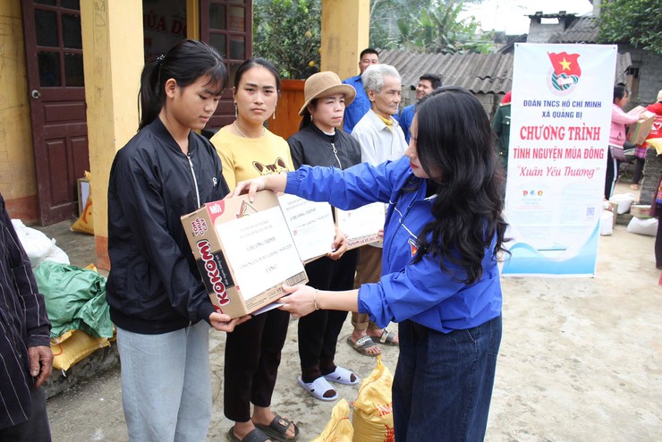 Đoàn TNCS Hồ Chí Minh xã Quảng Bị đã tổ chức thành công Hành trình “Tình nguyện Mùa đông- Ảnh 4.