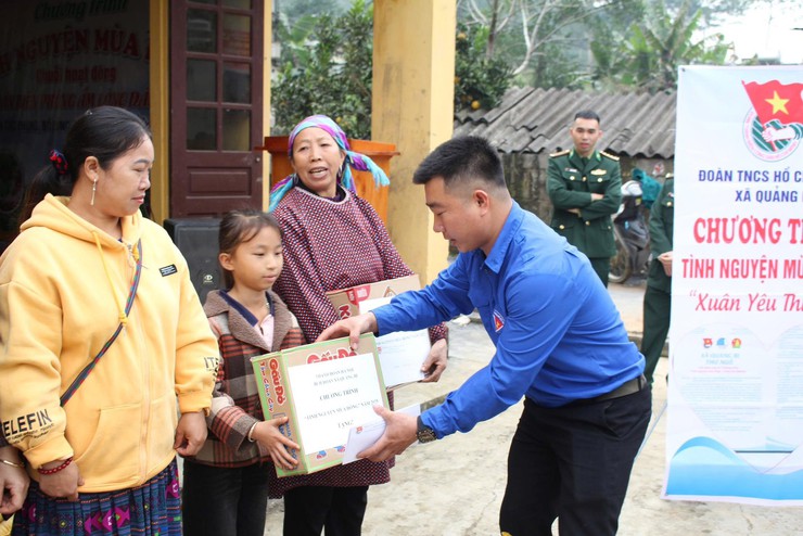 Đoàn TNCS Hồ Chí Minh xã Quảng Bị đã tổ chức thành công Hành trình “Tình nguyện Mùa đông- Ảnh 6.
