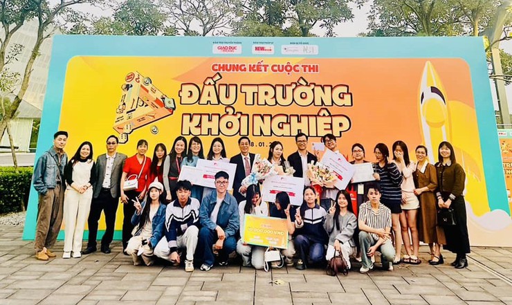 Học sinh Trường THPT Ứng Hòa A giành ngôi Á quân tại “Đấu trường khởi nghiệp 2025”- Ảnh 3.