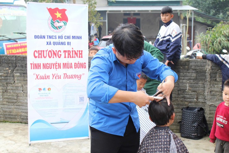 Đoàn TNCS Hồ Chí Minh xã Quảng Bị đã tổ chức thành công Hành trình “Tình nguyện Mùa đông- Ảnh 9.