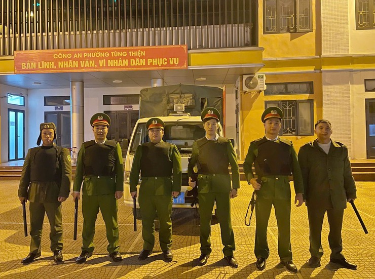 Công an phường Tùng Thiện đảm bảo an ninh, trật tự Đại hội đại biểu toàn quốc lần thứ XIV của Đảng- Ảnh 1.