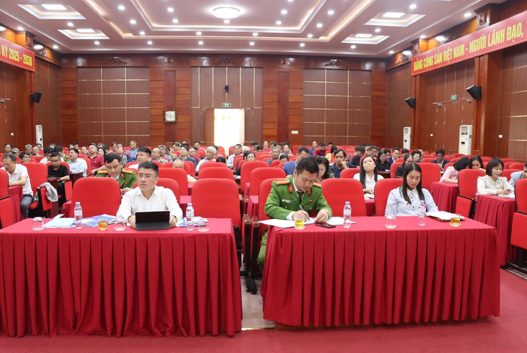 Phú Xuyên triển khai bàn giao, hướng dẫn rà soát danh sách cử tri phục vụ bầu cử nhiệm kỳ 2026–2031- Ảnh 2.