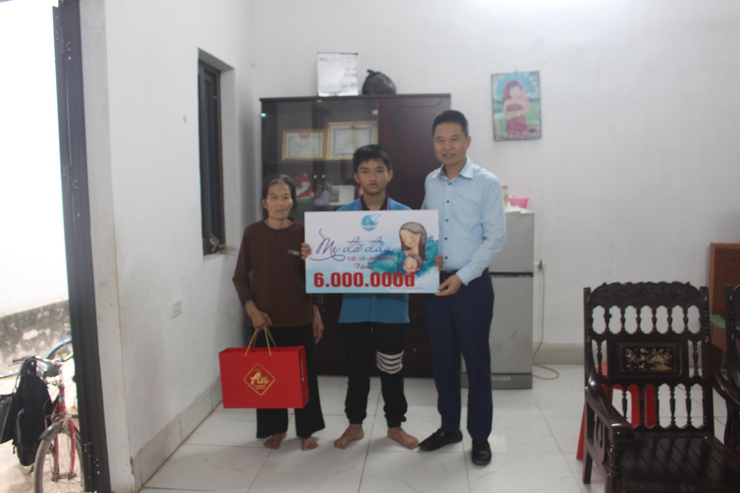 LAN TỎA NGHĨA TÌNH ĐẢNG – TIẾP SỨC HỌC SINH NGHÈO VƯỢT KHÓ VƯƠN LÊN- Ảnh 3.